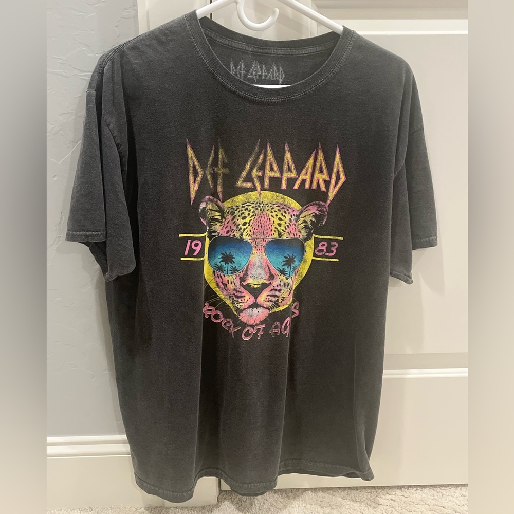 Def Leopard graphic tee